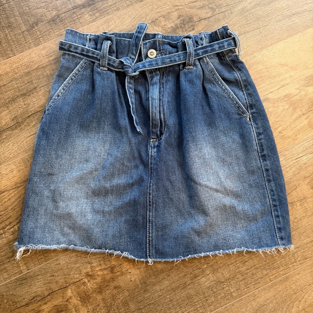 Hollister Women’s 25 Y2K Blue Denim Mini Skirt‎ Belt Paperbag Raw Hem High Rise